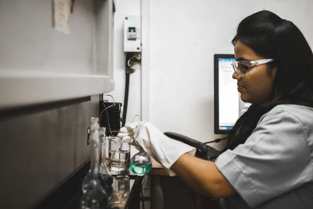 An inductively coupled plasma spectrometer in the TCR Engineering chemical analysis laboratory