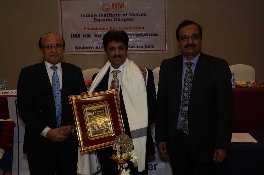 Paresh Haribhakti wins the KK Award